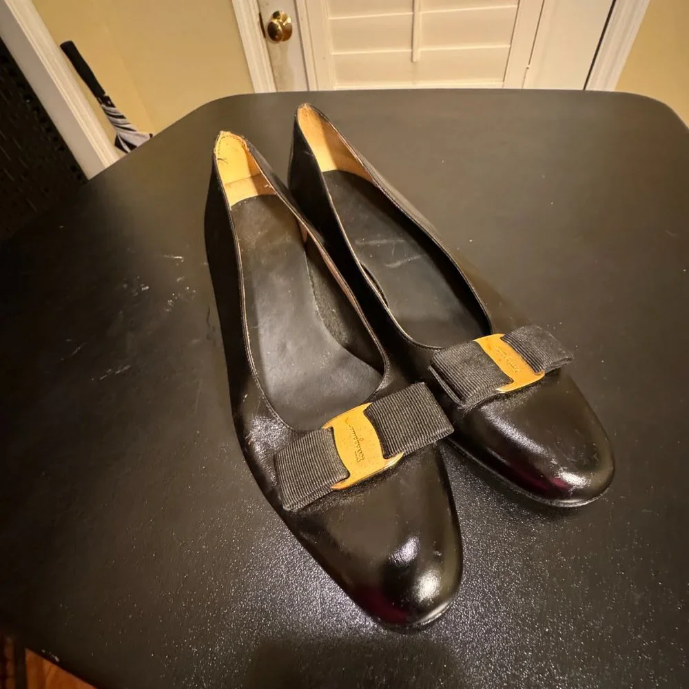 Salvatore Ferragamo size 8.5 AA black shoes